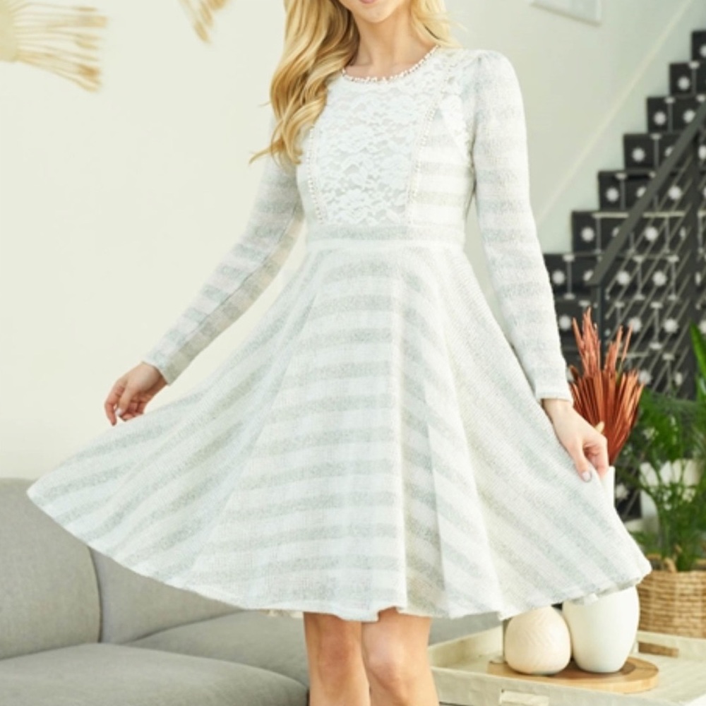 🌸💕Ryu A’reve Silverish and White Striped Lace A-Line Sweater Dress💕🌸